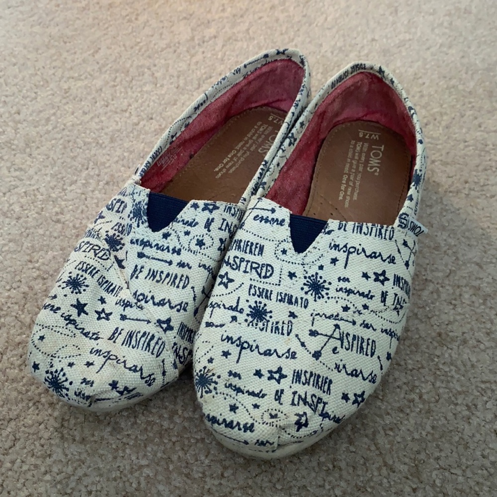 Cream Toms with inspiriting navy words print
